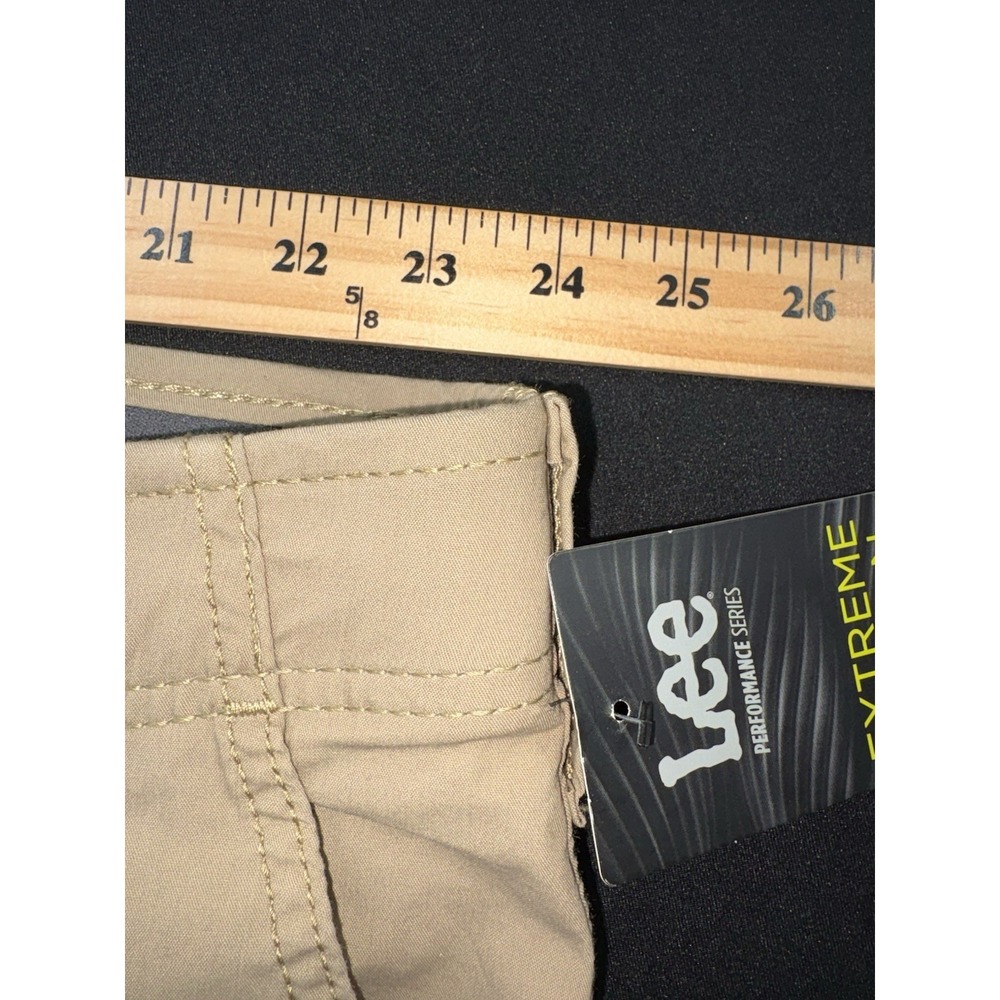 Lee Extreme Motion Cargo Shorts Mens 48x11 Khaki‎ Performance Stretch NEW - Picture 8 of 12